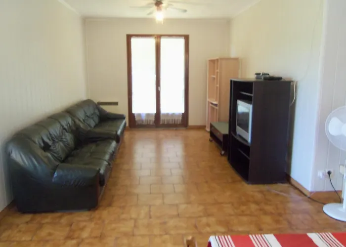 Semesterbostad Maison A La Campagne Serres-et-Montguyard